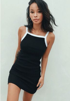 Vestito nero con spalline bianche