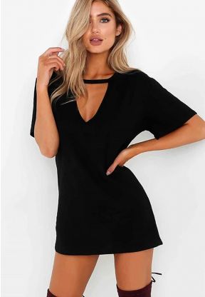 Vestito nero con scollo a V