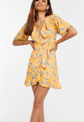 Vestito estivo giallo con fantasia a fiori