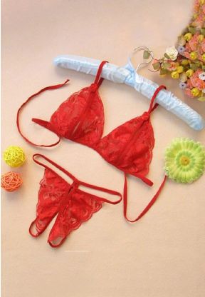 Completo intimo rosso reggiseno e perizoma in pizzo